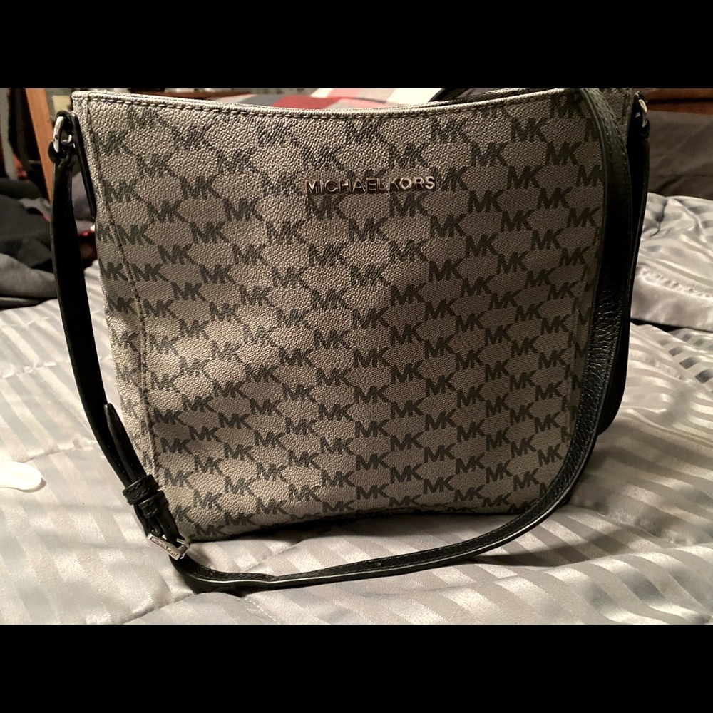 MK handbag, no marks or blemishes, never used